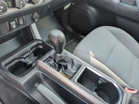 Used 2019 Toyota Tacoma SR5 AWD/4WD image 26