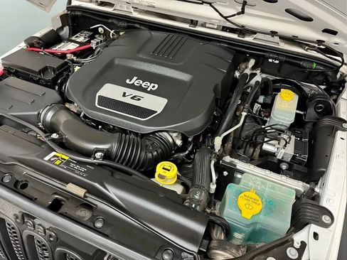 Used 2017 Jeep Wrangler Sport AWD/4WD image 14