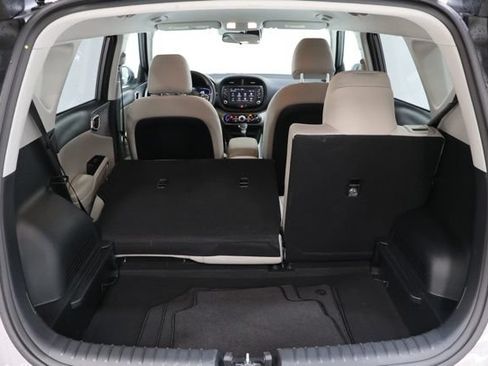 Used 2025 Kia Soul LX w/ LX Technology Package FWD image 32