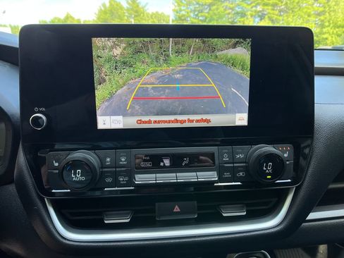 Used 2024 Toyota Grand Highlander AWD image 19