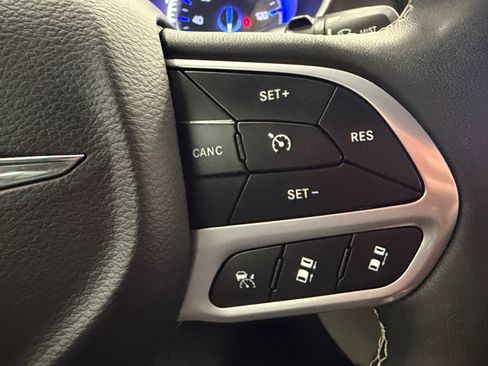 Used 2024 Chrysler Pacifica Touring-L FWD image 48