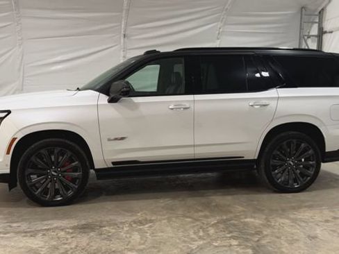 Used 2025 Cadillac Escalade V AWD/4WD image 9