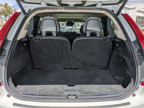 Used 2017 Volvo XC90 T6 Momentum w/ Vision Package image 13