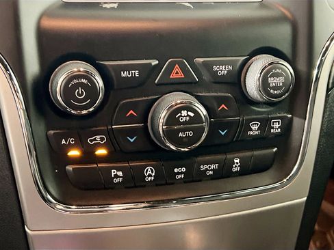Used 2019 Jeep Grand Cherokee Laredo AWD/4WD image 27