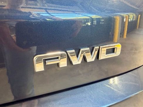 Used 2018 GMC Acadia Denali w/ Technology Package AWD/4WD image 10