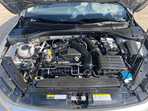 Used 2025 Volkswagen Jetta SE image 32
