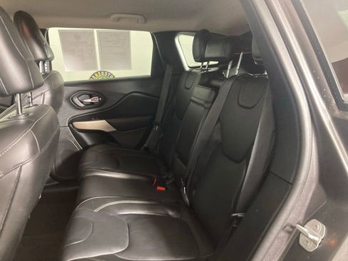 Used 2018 Jeep Cherokee Limited w/ Technology Group image 16