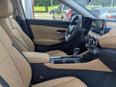 Used 2025 Nissan Sentra SV w/ SV Premium Package FWD image 17
