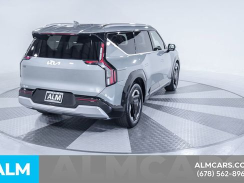 Used 2024 Kia EV9 Land image 10