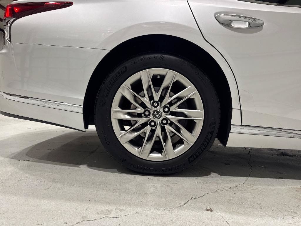 Used 2018 Lexus LS 500 w/ Accessory Package (Z1) RWD image 84