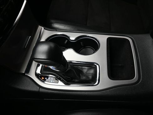 Used 2020 Jeep Grand Cherokee Altitude image 23