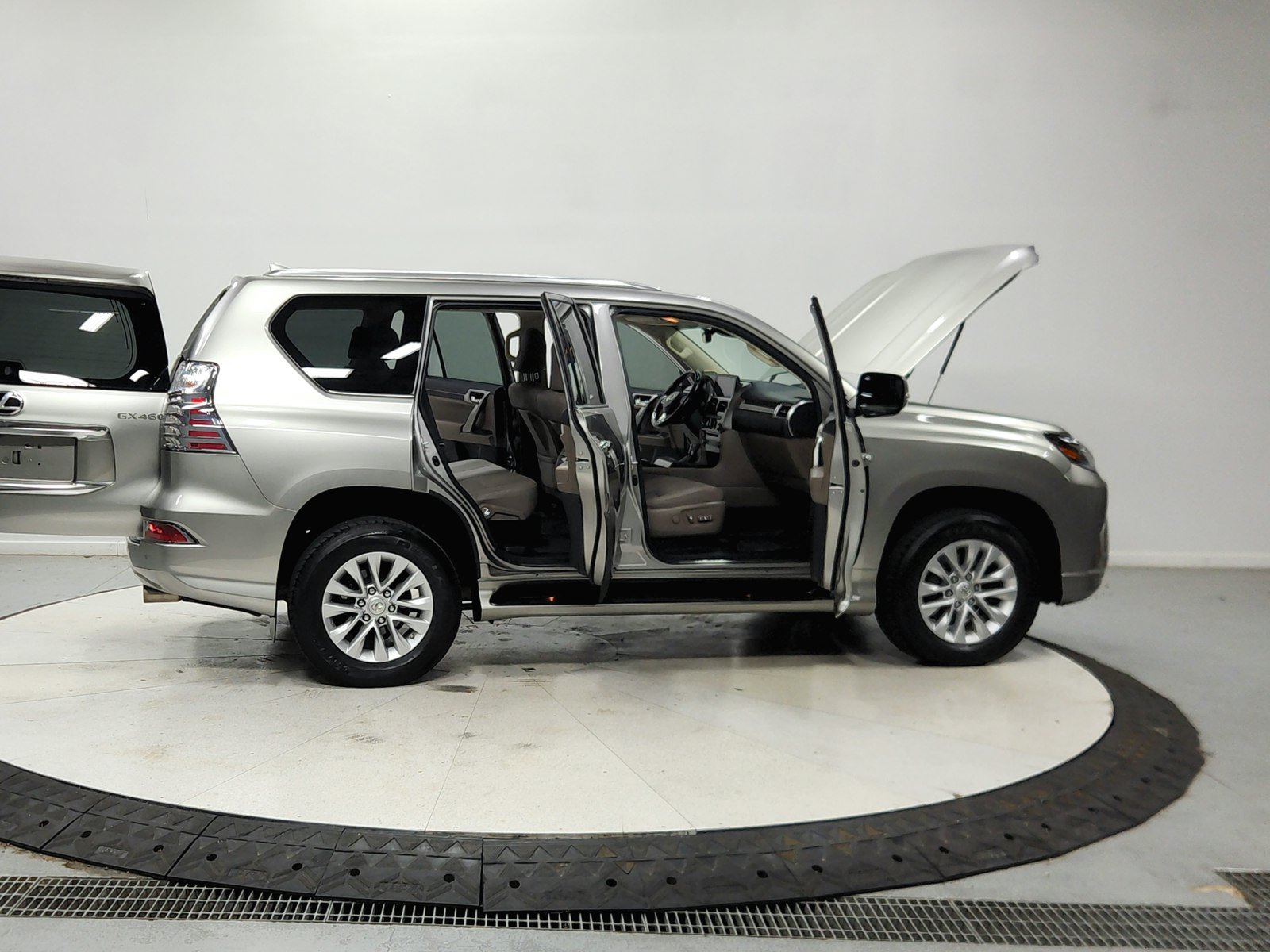 Used 2023 Lexus GX 460 Premium w/ Premium Package AWD/4WD image 17