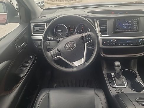 Used 2018 Toyota Highlander XLE AWD/4WD image 13