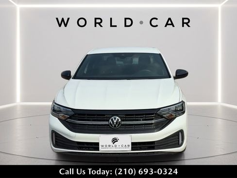 Used 2023 Volkswagen Jetta Sport image 8