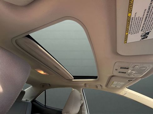 Used 2016 Toyota Corolla LE image 25