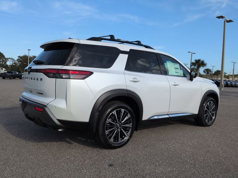 New 2026 Nissan Pathfinder Platinum image 5