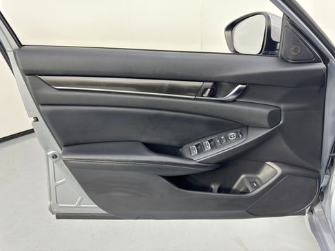 Used 2018 Honda Accord Sport image 36