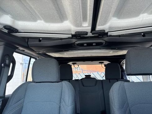 Used 2025 Jeep Wrangler Unlimited Sahara AWD/4WD image 21