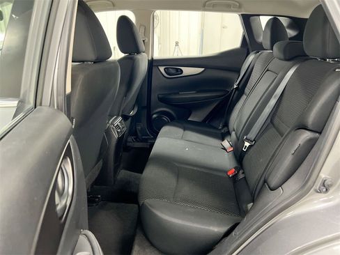 Used 2021 Nissan Rogue Sport S image 22