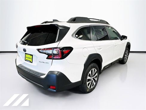 Used 2025 Subaru Outback Premium image 5