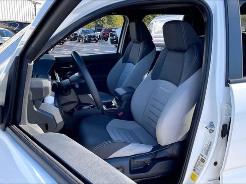 Used 2025 Toyota Tacoma TRD Sport image 7