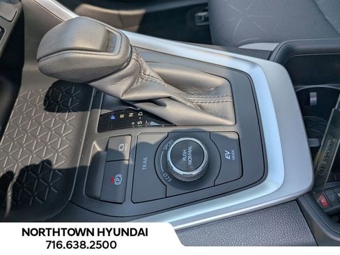 Used 2025 Toyota RAV4 XLE AWD/4WD image 15