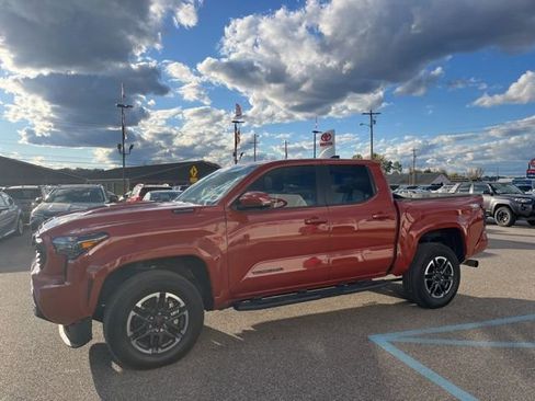 Used 2025 Toyota Tacoma TRD Off-Road image 8