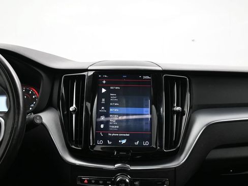 Used 2018 Volvo XC60 T5 Momentum w/ Vision Package AWD/4WD image 45