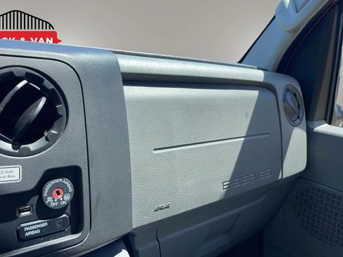 Used 2022 Ford E-350 and Econoline 350 Super Duty RWD image 18