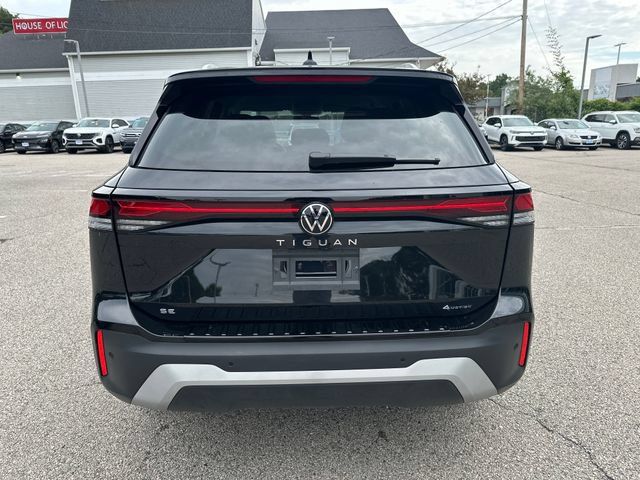 Certified 2025 Volkswagen Tiguan SE AWD/4WD image 8