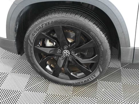 Certified 2023 Volkswagen Taos SE w/ Panoramic Sunroof Package FWD image 29