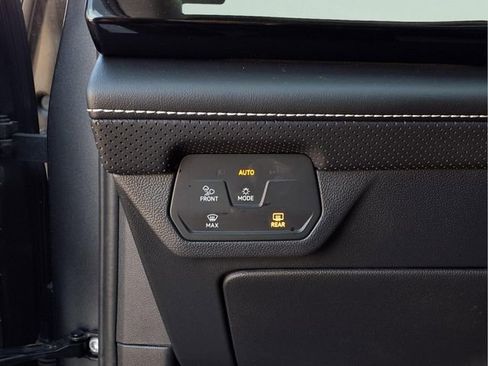 Used 2024 Volkswagen Atlas SE image 15