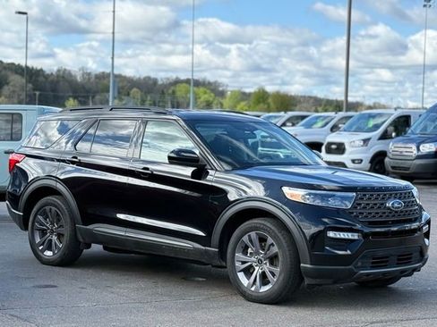 Certified 2023 Ford Explorer XLT w/ Equipment Group 202A AWD/4WD image 38