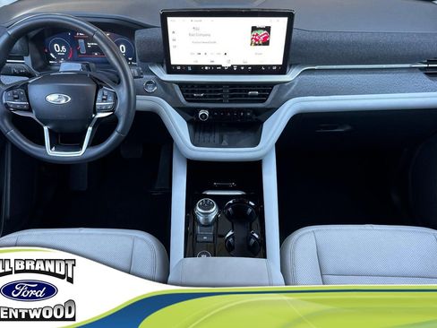 Used 2025 Ford Explorer Platinum w/ Ultimate Package image 4