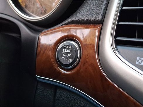 Used 2013 Jeep Grand Cherokee Limited image 26