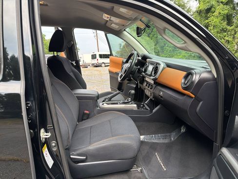 Used 2017 Toyota Tacoma SR5 w/ Tow Package RWD image 27