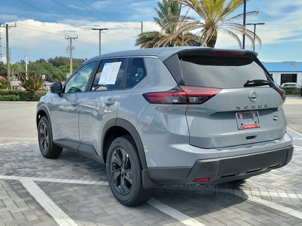 Used 2026 Nissan Rogue SV FWD image 3