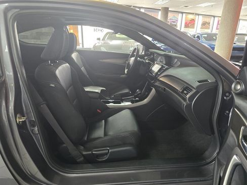 Used 2017 Honda Accord EX image 13