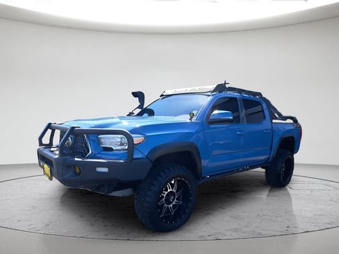 Used 2019 Toyota Tacoma TRD Off-Road w/ Technology Package AWD/4WD image 1