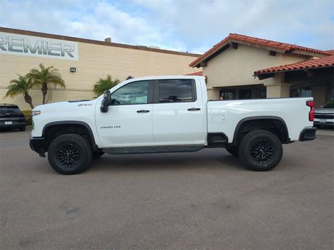 Certified 2025 Chevrolet Silverado 2500 ZR2 image 5