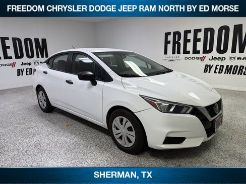 Used 2022 Nissan Versa S FWD image 4