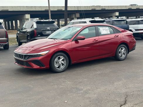 New 2026 Hyundai Elantra SE image 3