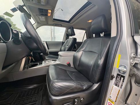 Used 2011 Toyota 4Runner SR5 w/ Premium Pkg w/Leather RWD image 16