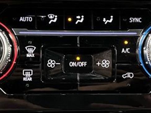 Used 2023 GMC Sierra 1500 Denali Ultimate AWD/4WD image 38