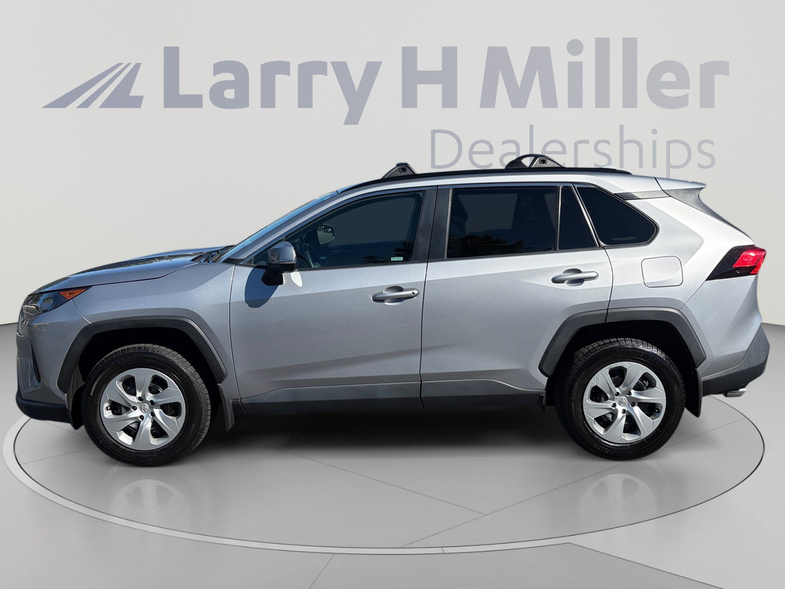 Used 2021 Toyota RAV4 LE w/ Carpet Mat Package (TMS) AWD/4WD image 2