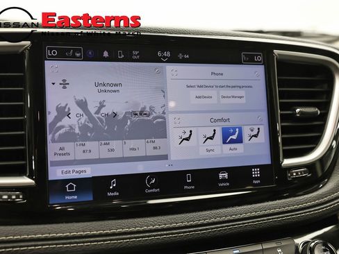 Used 2023 Chrysler Pacifica Touring-L FWD image 18