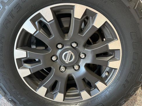 Used 2018 Nissan Titan PRO-4X w/ Pro-4x Convenience Package image 11