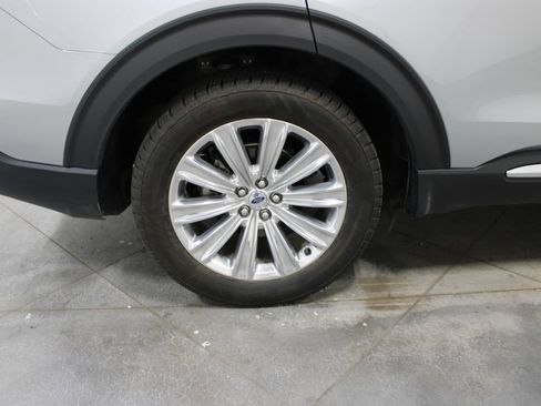 Used 2023 Ford Explorer Limited w/ Limited Technology Package RWD image 42