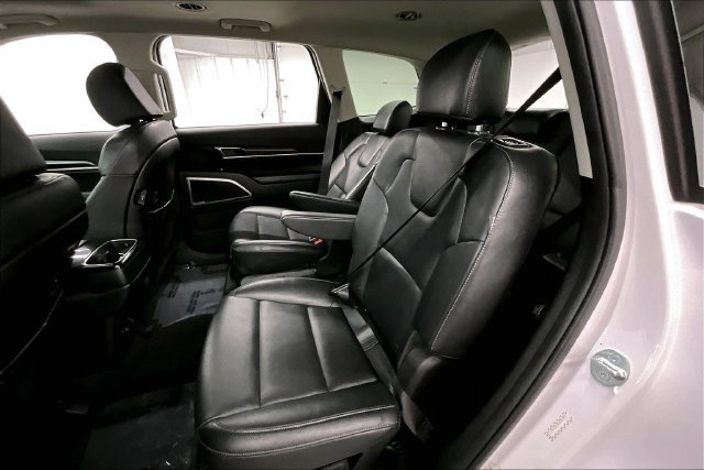 Used 2025 Kia Telluride S AWD/4WD image 24