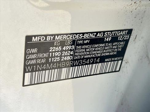 Used 2024 Mercedes-Benz GLB 250 4MATIC image 23